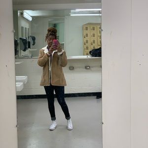 Meet your Posher, Jakia